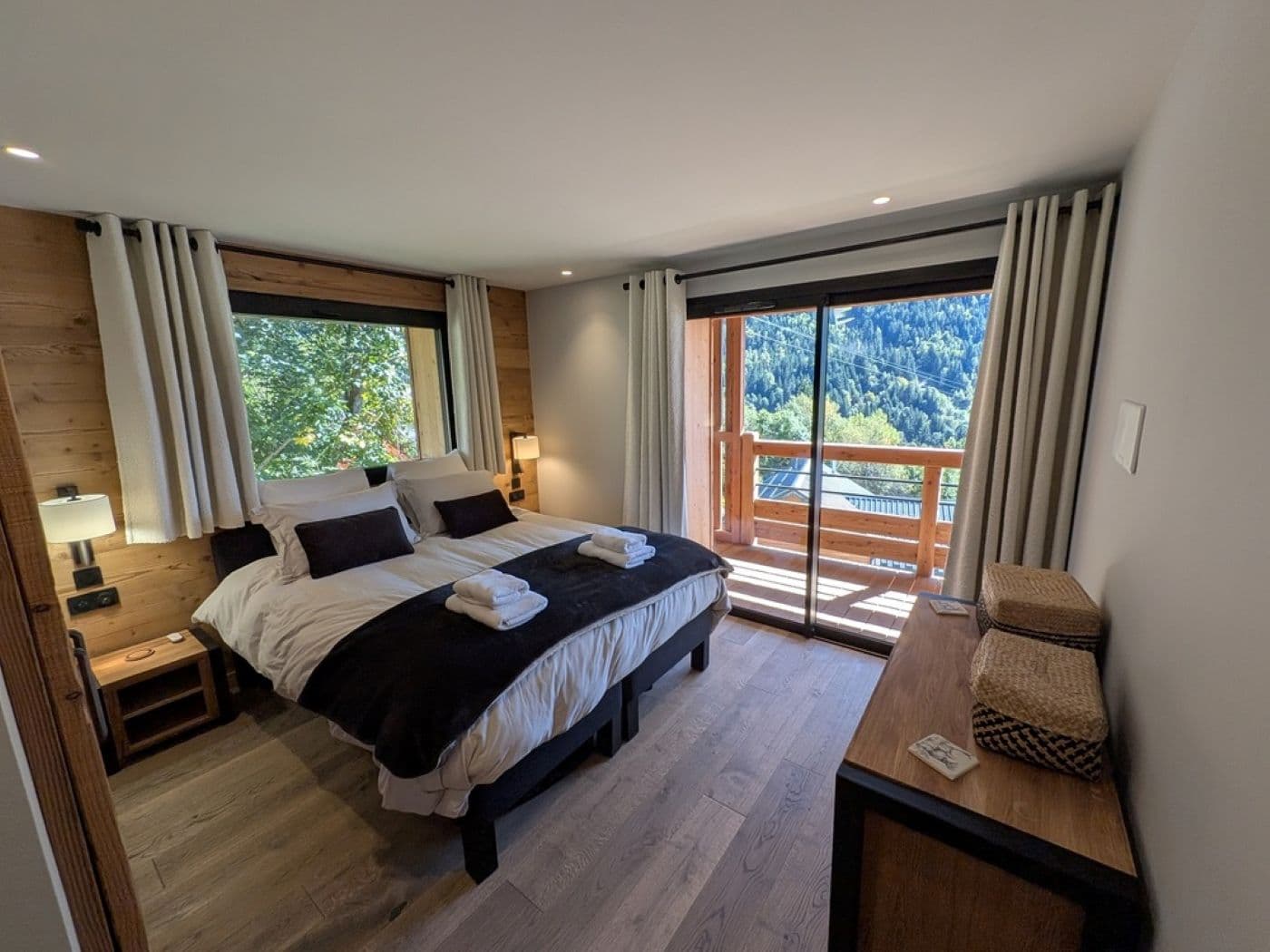 Chalet Sika open-plan kitchen and dining area