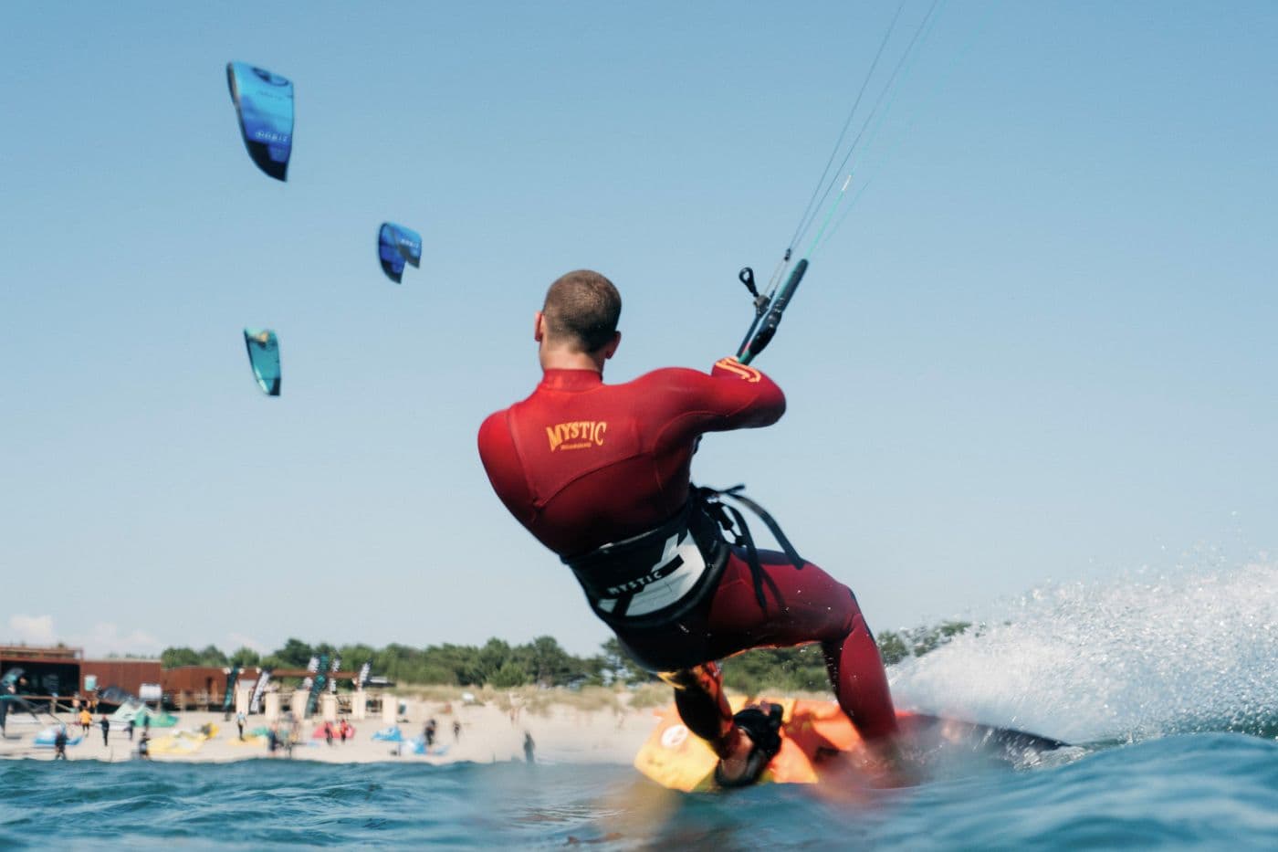 Kitesurfing