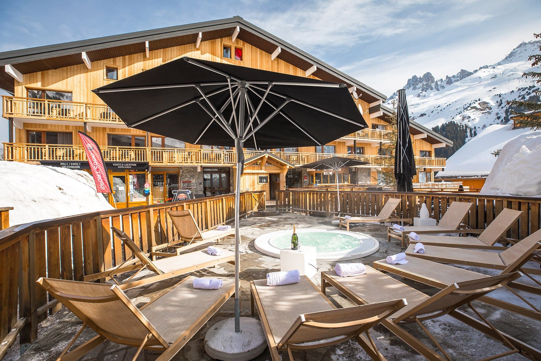 Outdoor jacuzzi with mountain views