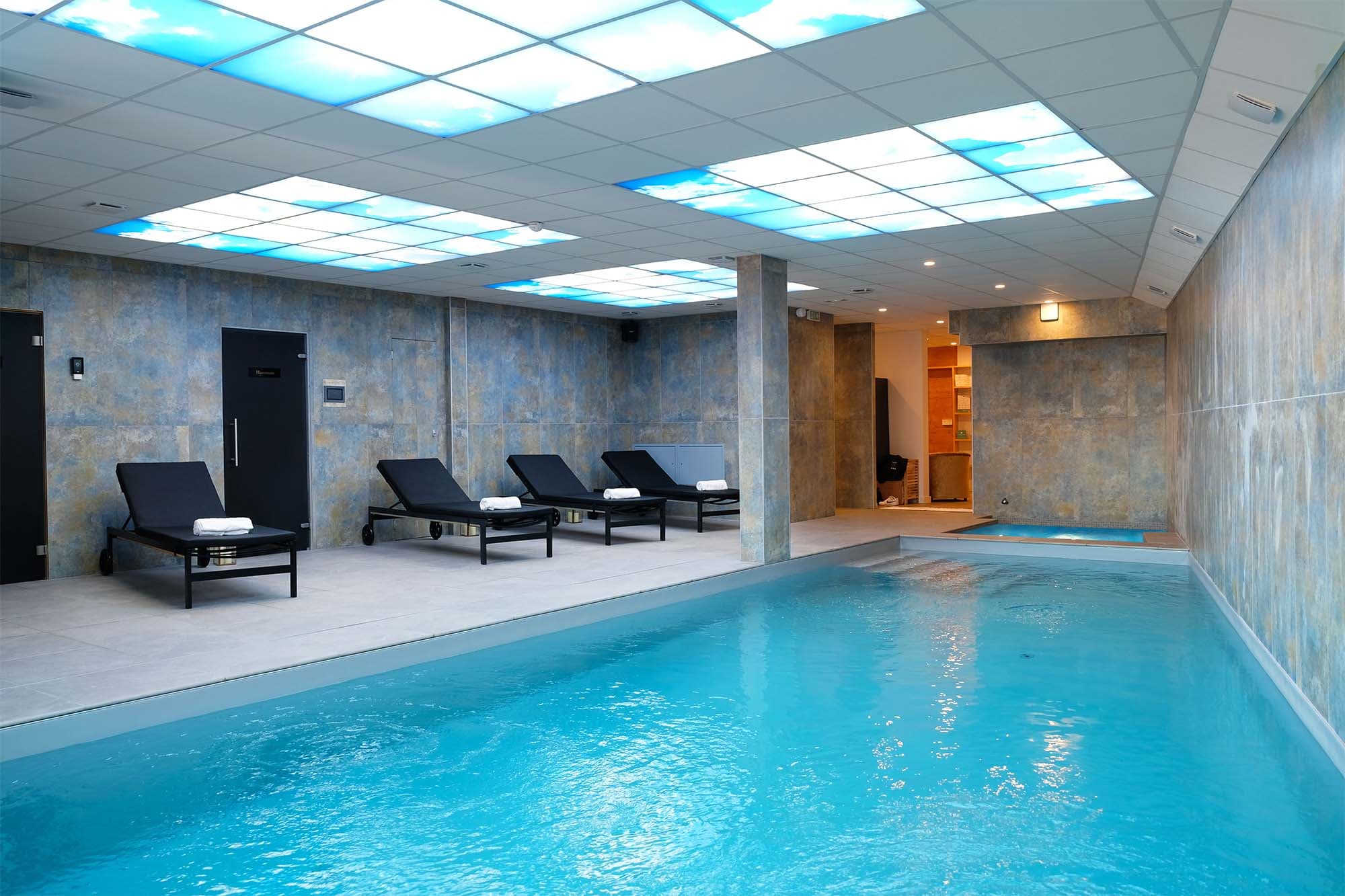 Indoor swimming pool at Hotel Le Mottaret