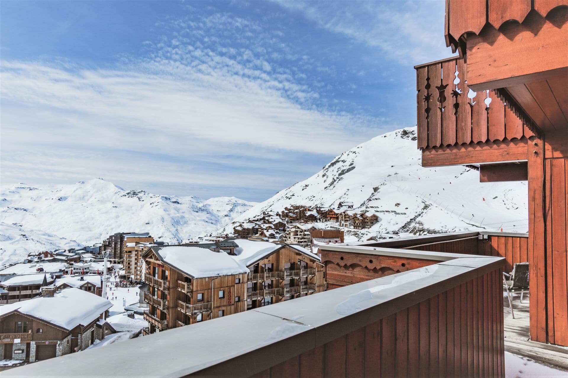 Savoyard lounge with fireplace at Hotel Le Sherpa